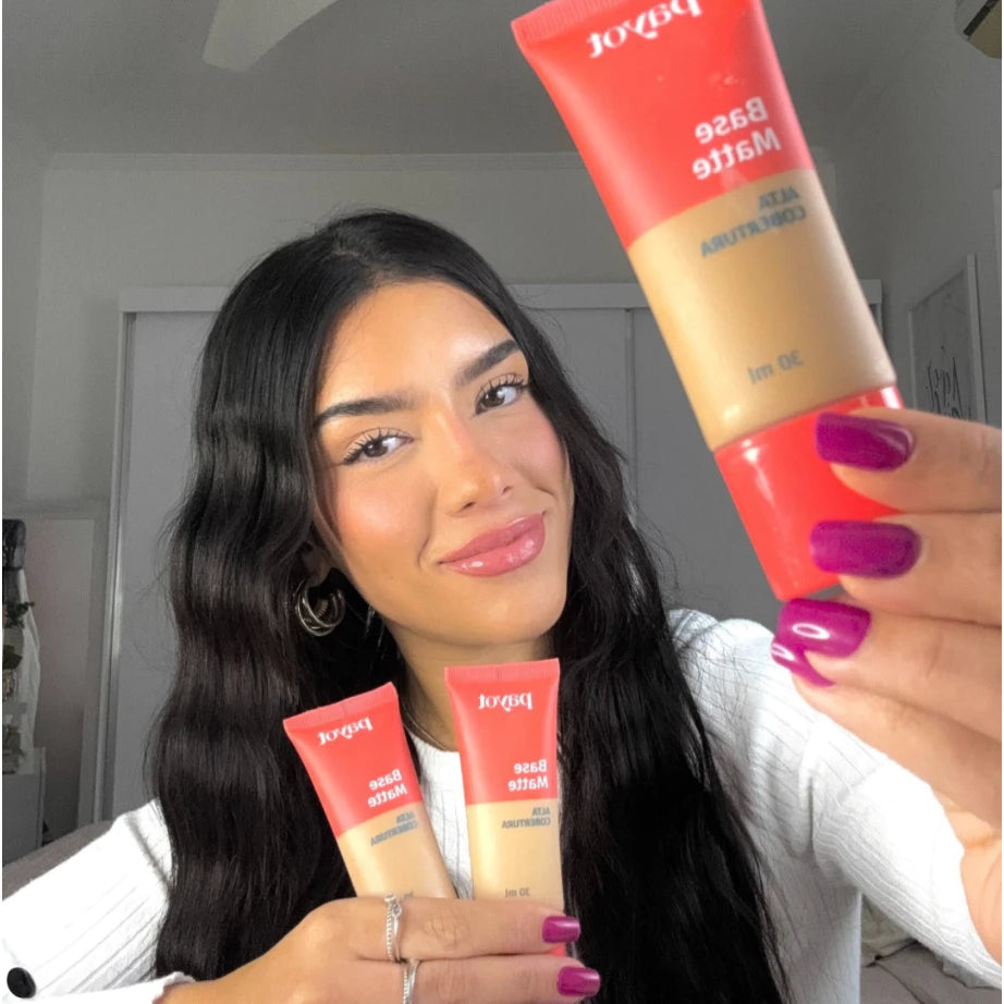 Pyt Base - Base líquida matte, para uma pele perfeita o dia todo.