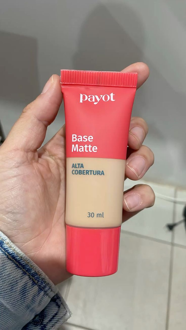 Pyt Base - Base líquida matte, para uma pele perfeita o dia todo.